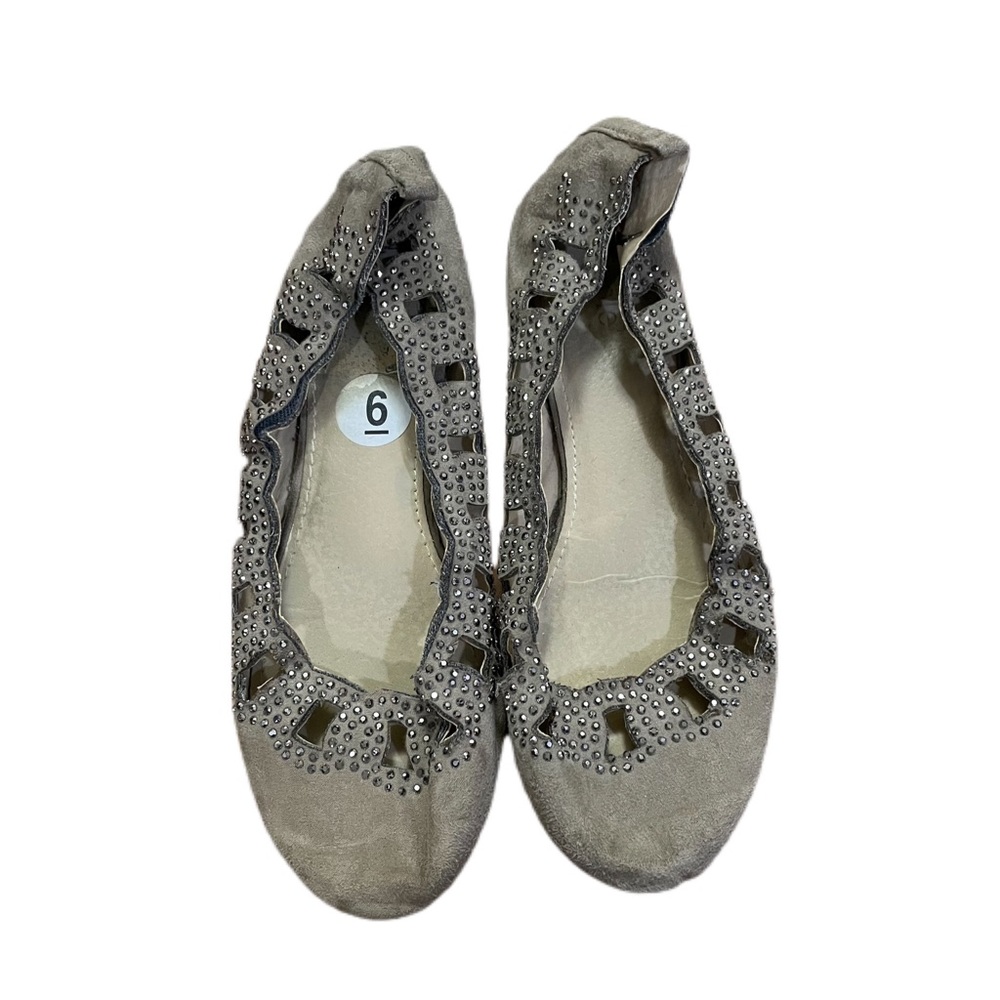 Size 6 beige flats
